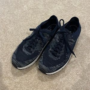 Mens Nike blue and white size 10.5 shoe.